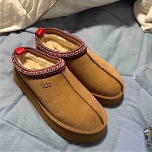 UGG Womens Tan Slippers
